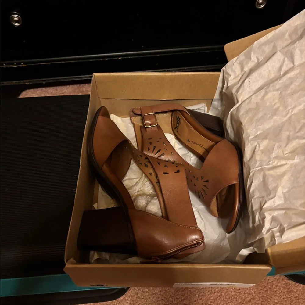 Sofft Cymbal Tan Leather Heels - Picture 7 of 7